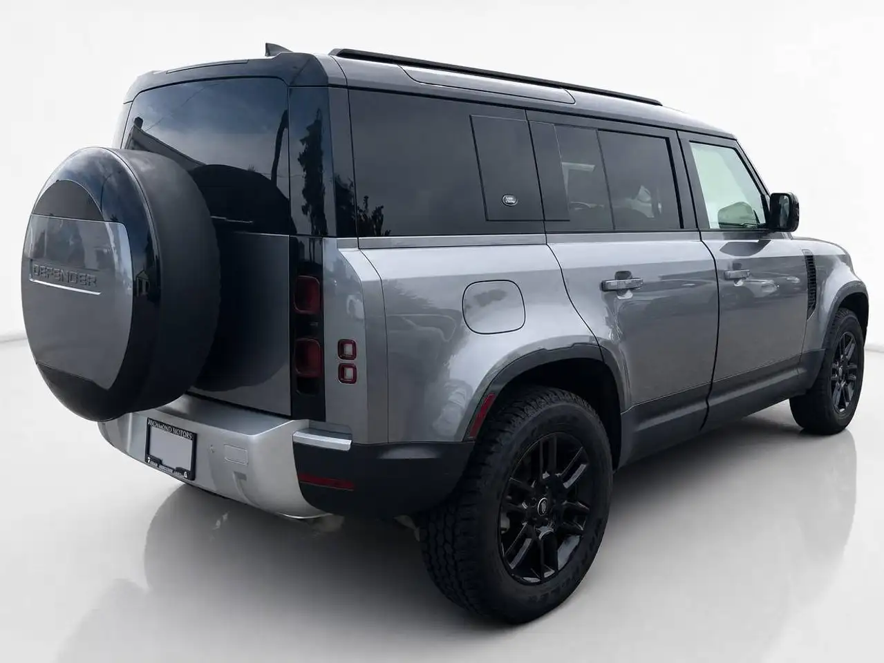 Land Rover Defender - Image 5