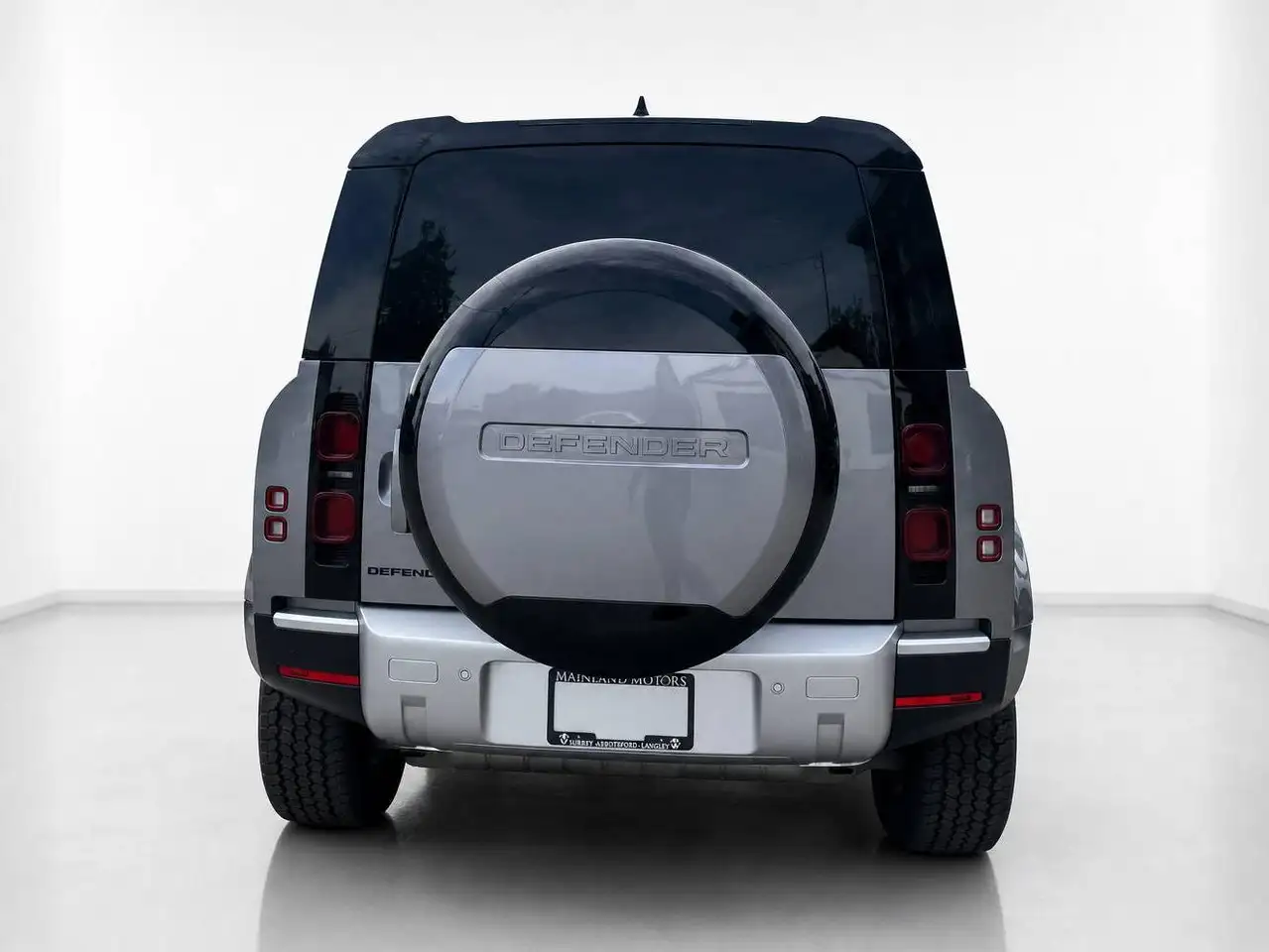 Land Rover Defender - Image 6
