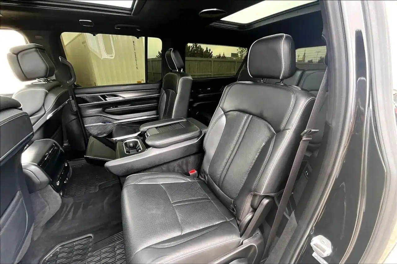 Jeep Grand Wagoneer - Image 24