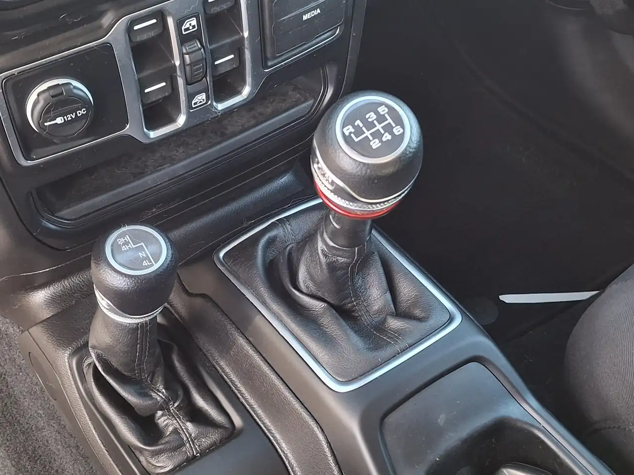 Jeep Wrangler - Image 12