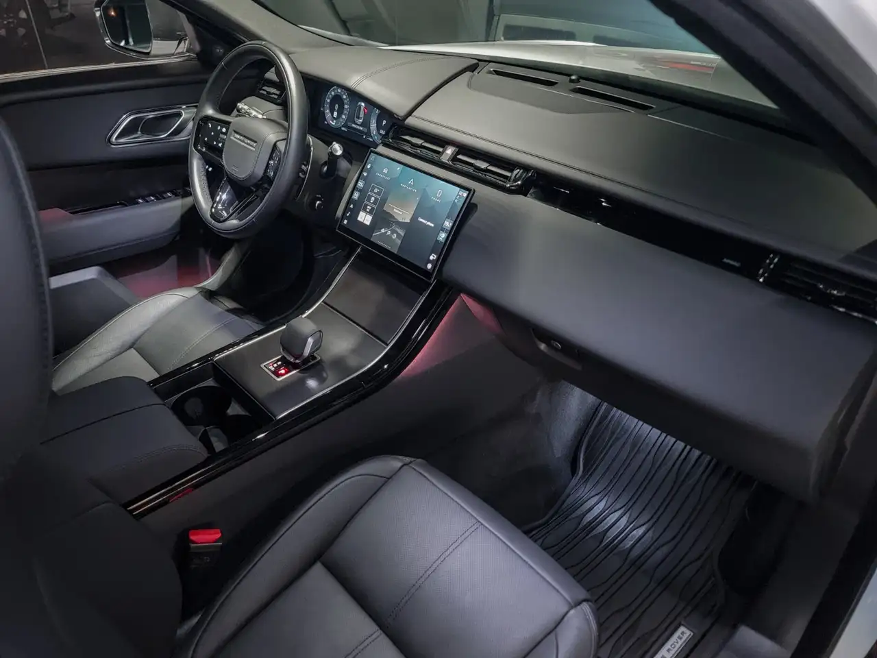 Land Rover Range Rover Velar - Image 24