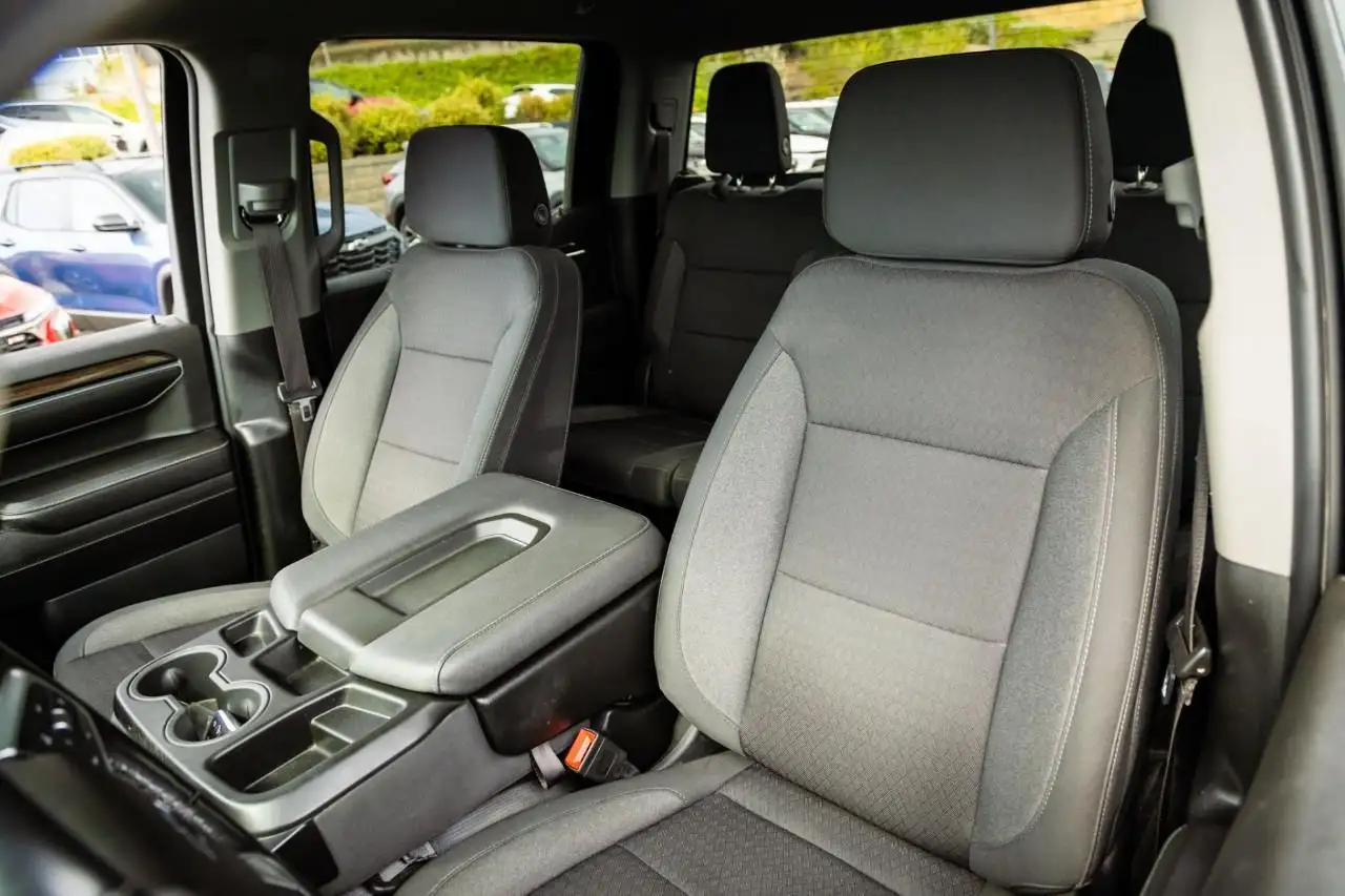 Chevrolet Silverado 1500 - Image 14