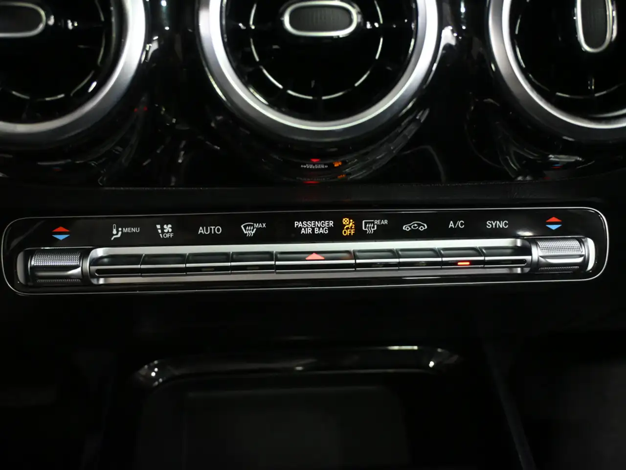 Mercedes-Benz GLA - Image 20