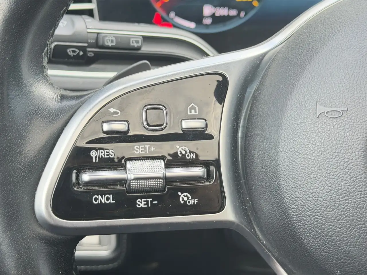 Mercedes-Benz GLE - Image 19