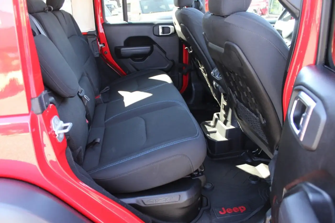 Jeep Wrangler - Image 12