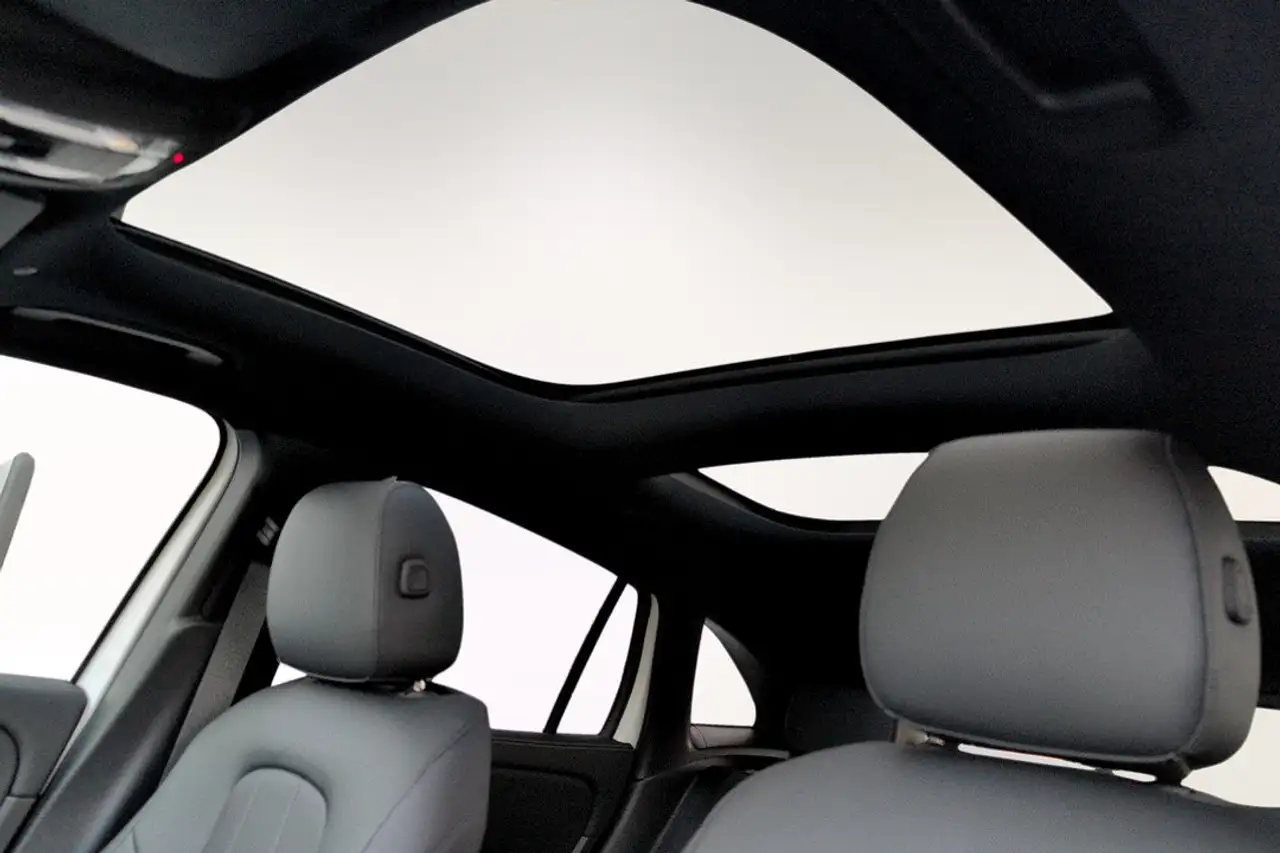 Mercedes-Benz GLA - Image 11