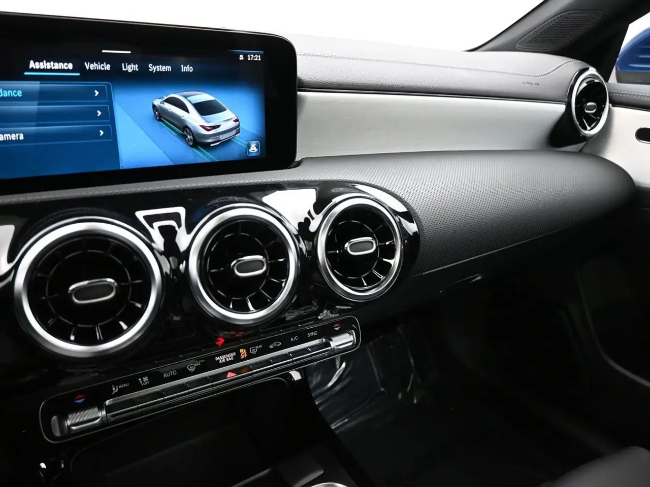 Mercedes-Benz CLA - Image 11