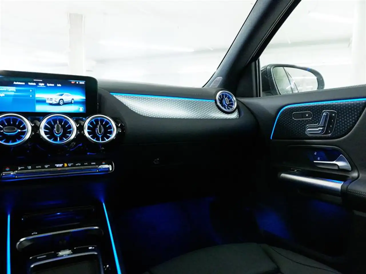 Mercedes-Benz GLA - Image 28