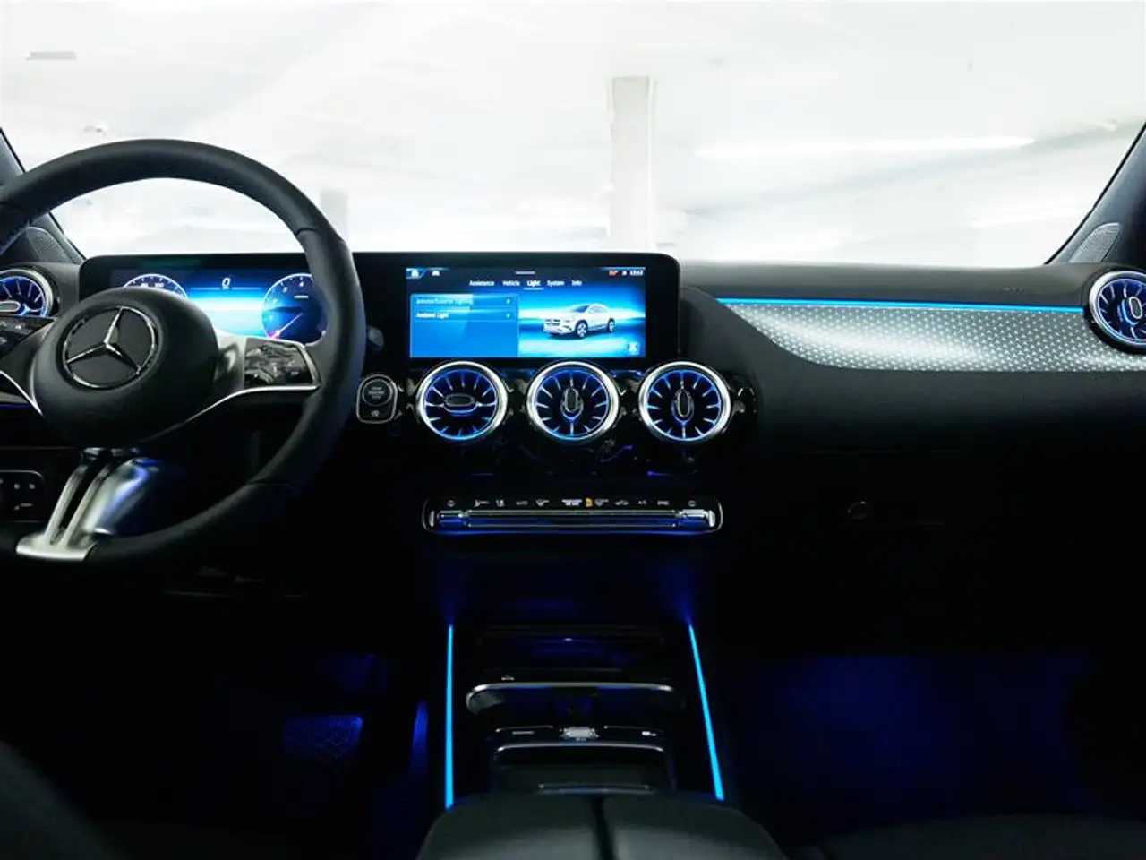 Mercedes-Benz GLA - Image 27