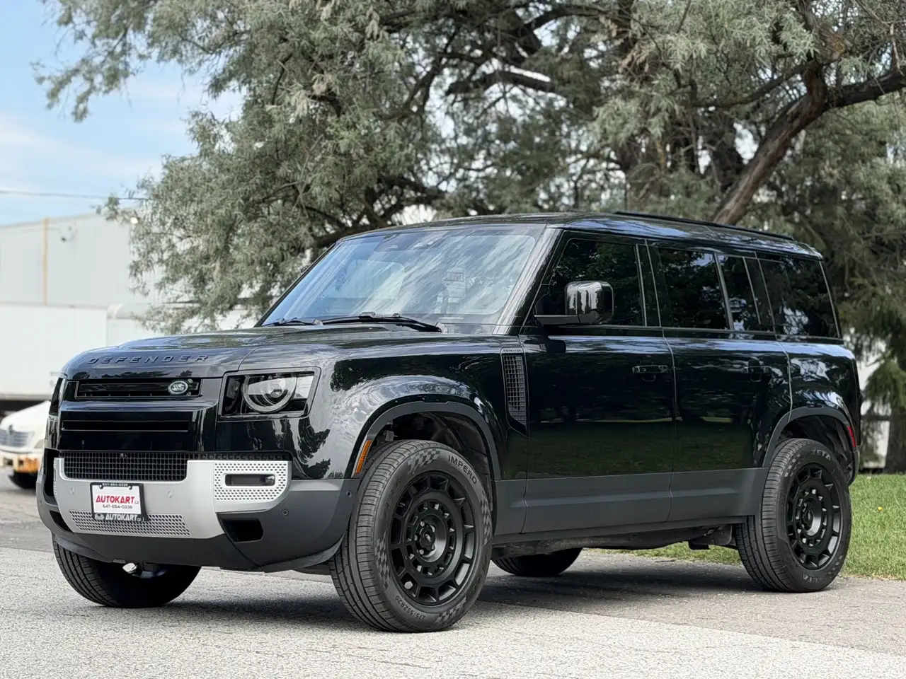 Land Rover Defender - Image 3