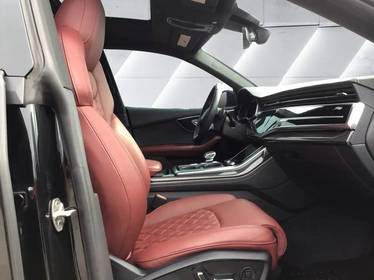 Audi SQ8 - Image 13