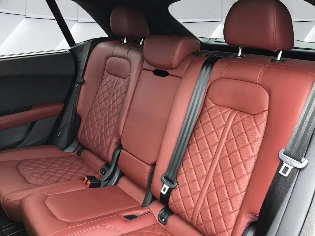 Audi SQ8 - Image 14