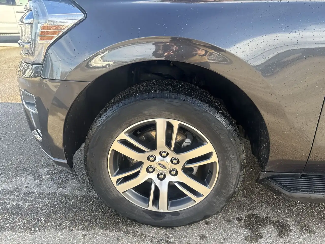 Ford Expedition - Image 18
