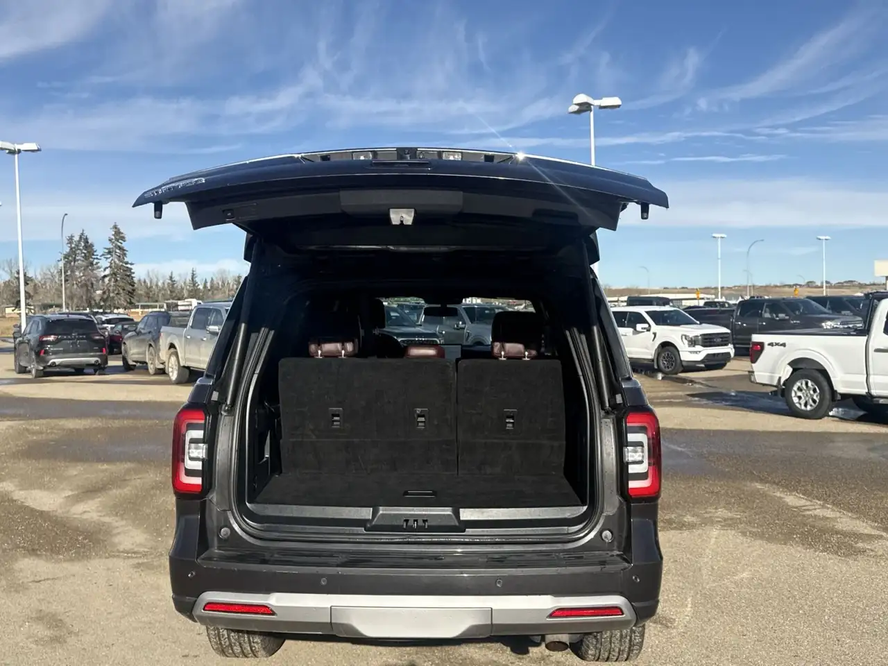 Ford Expedition - Image 20