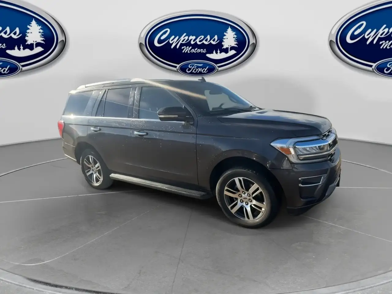 Ford Expedition - Image 9