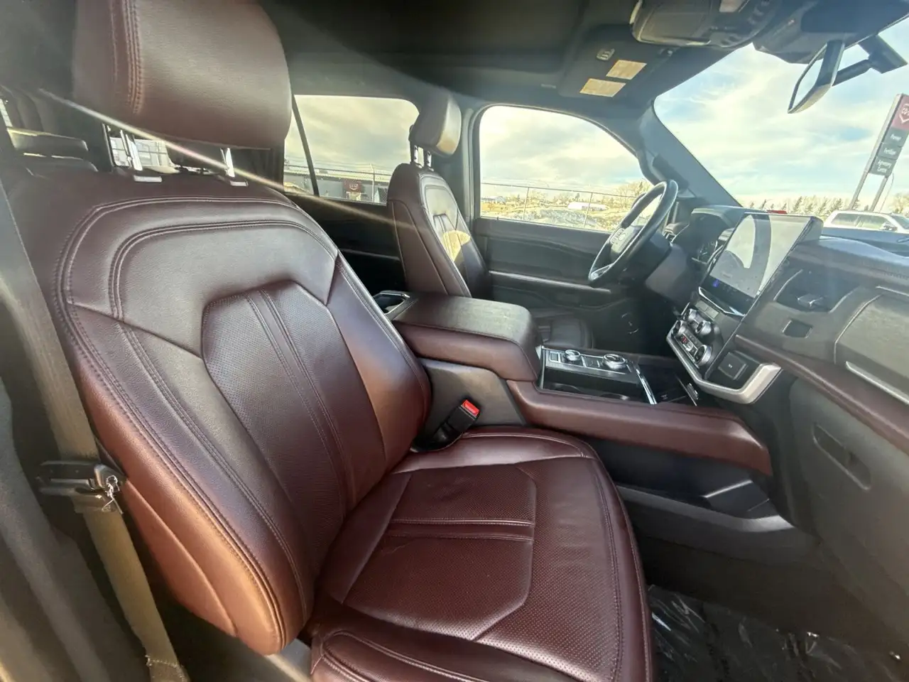 Ford Expedition - Image 25