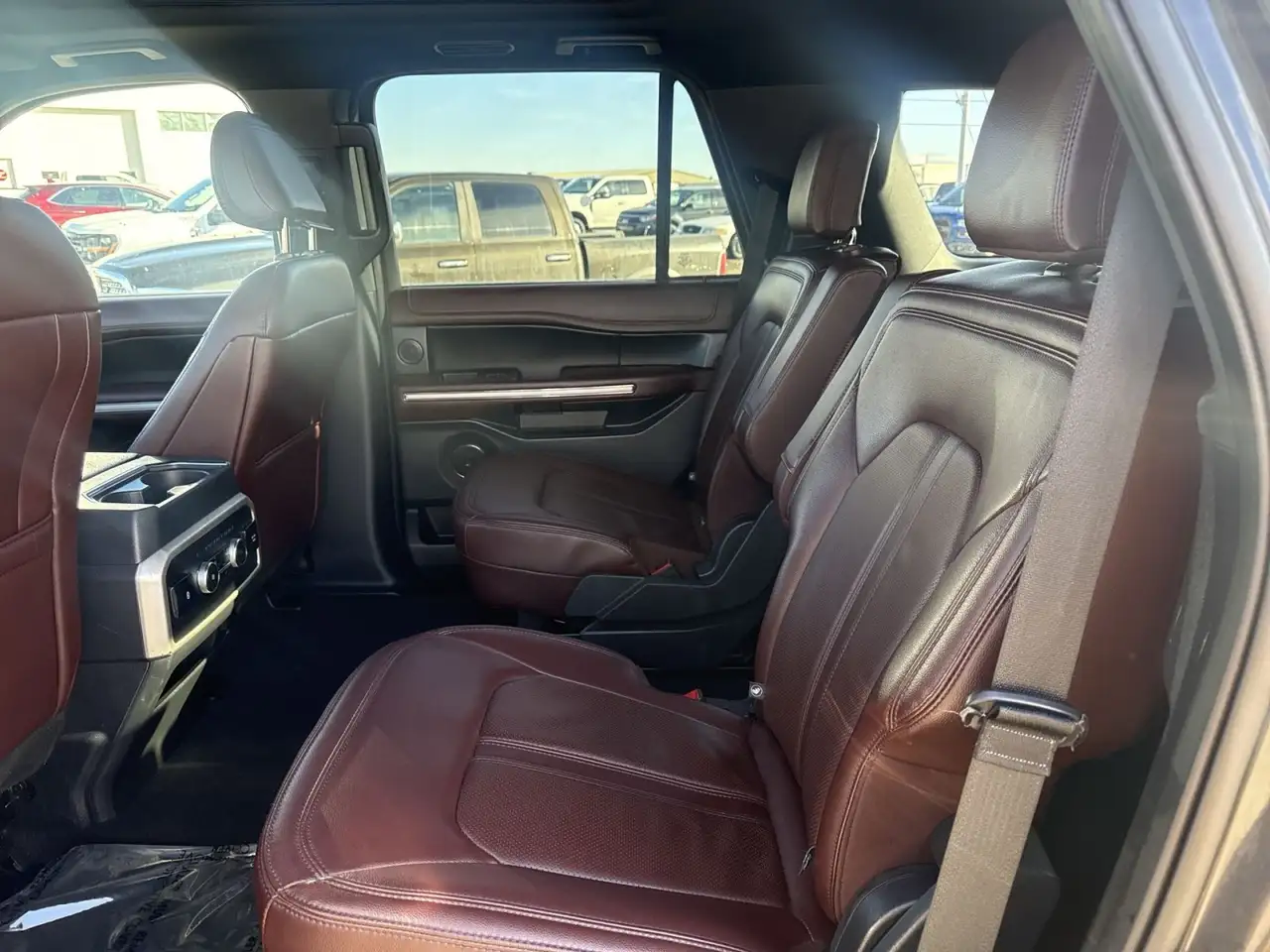 Ford Expedition - Image 23