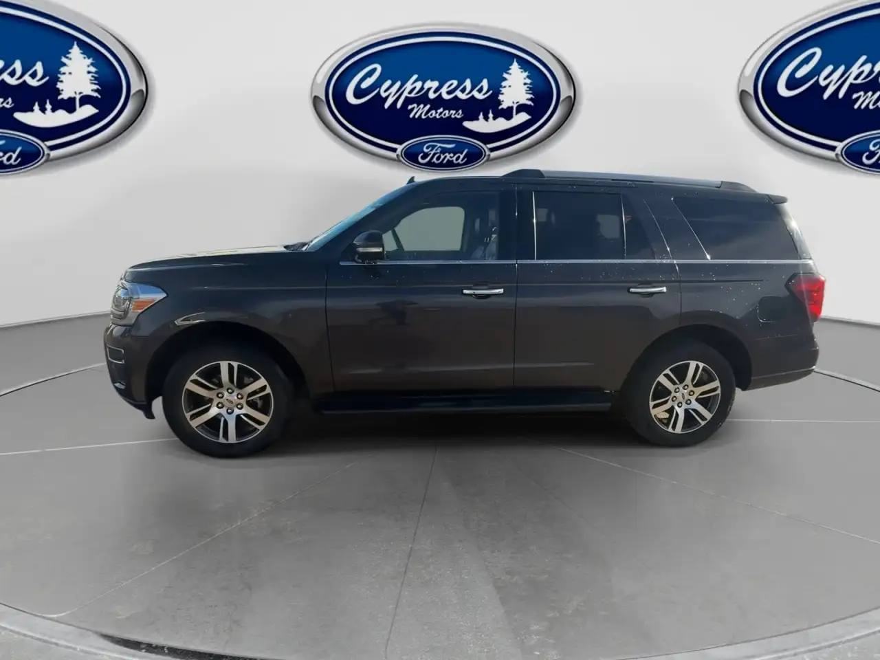 Ford Expedition - Image 4
