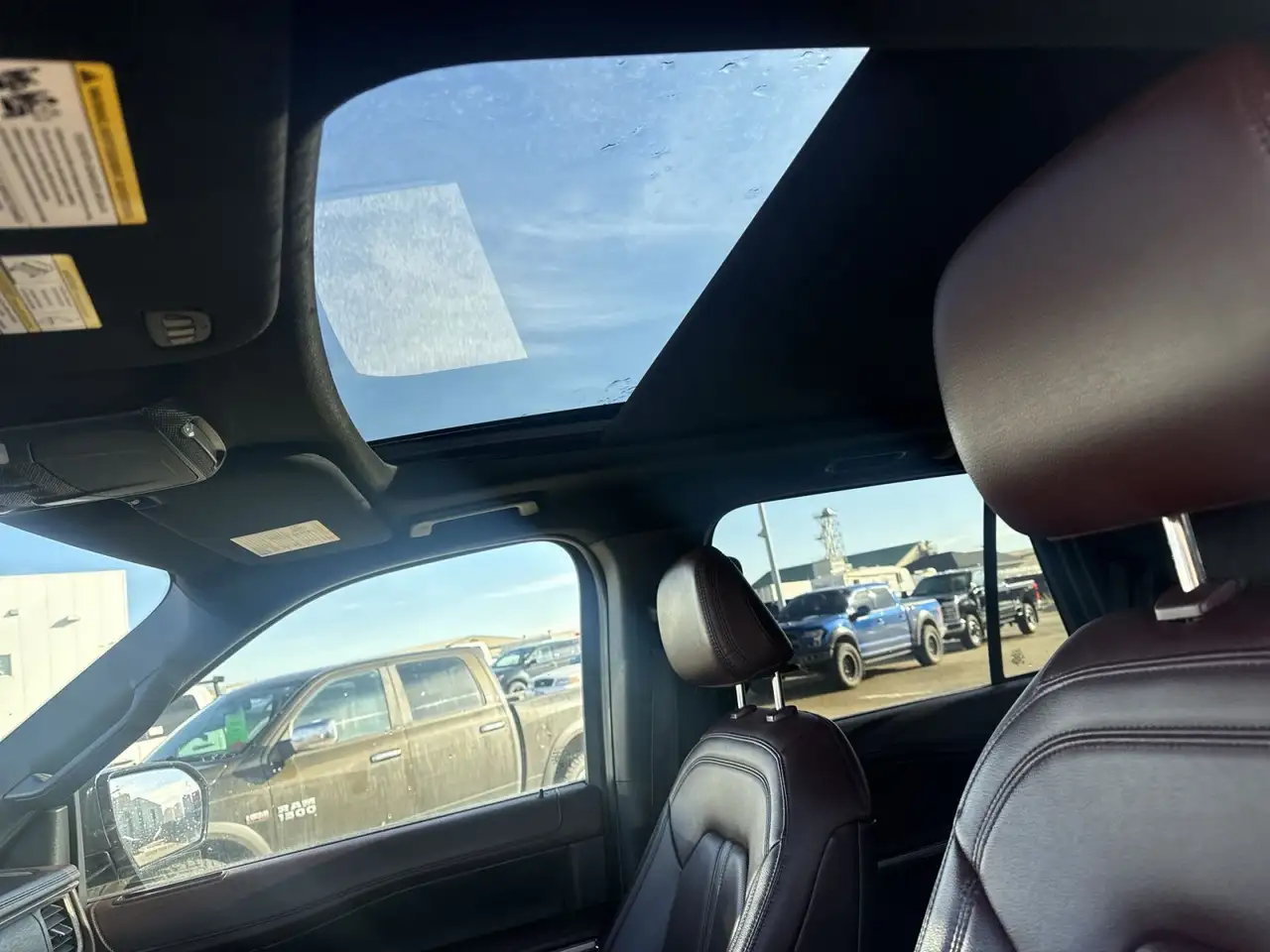 Ford Expedition - Image 16