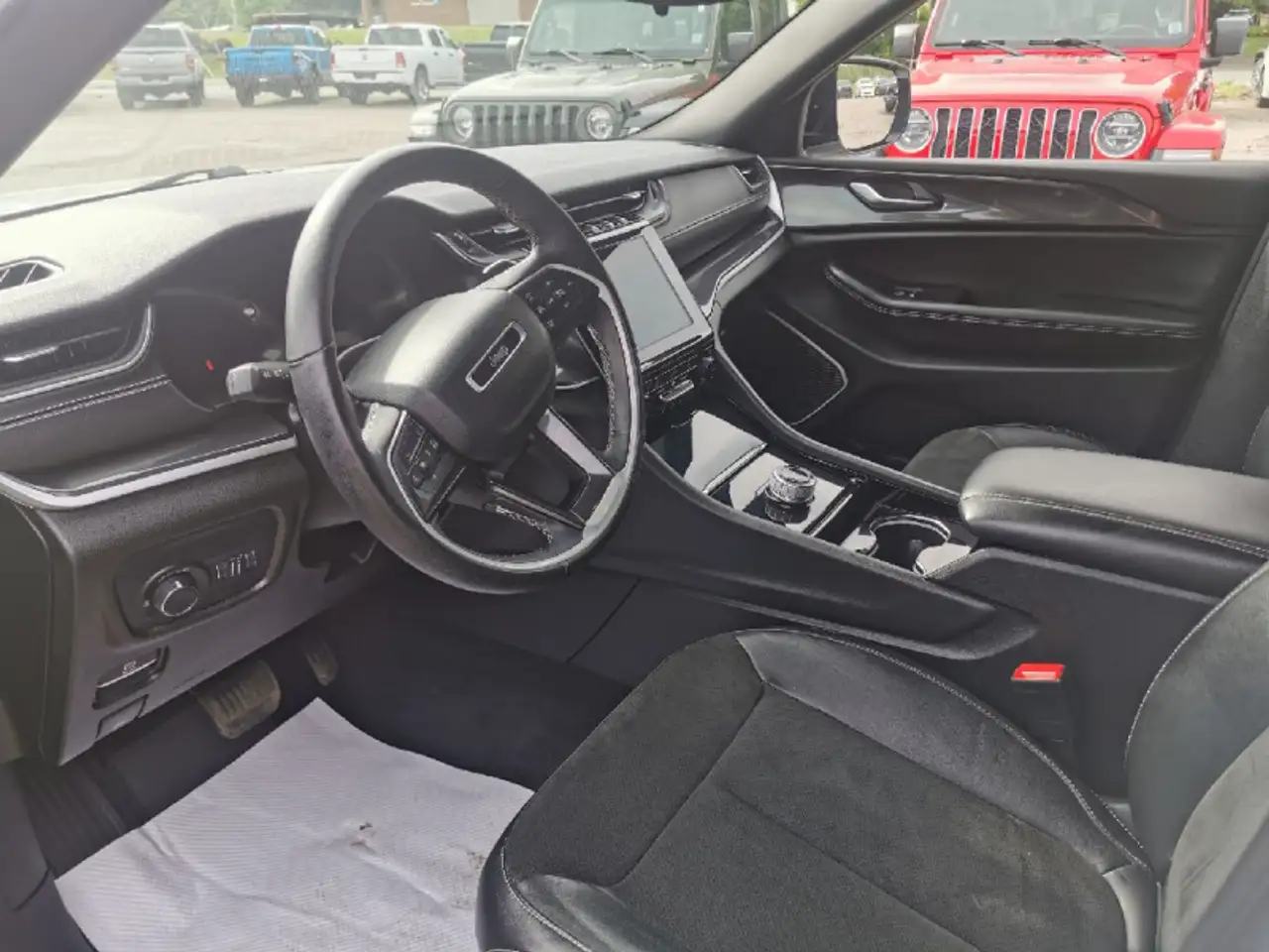 Jeep Grand Cherokee - Image 14