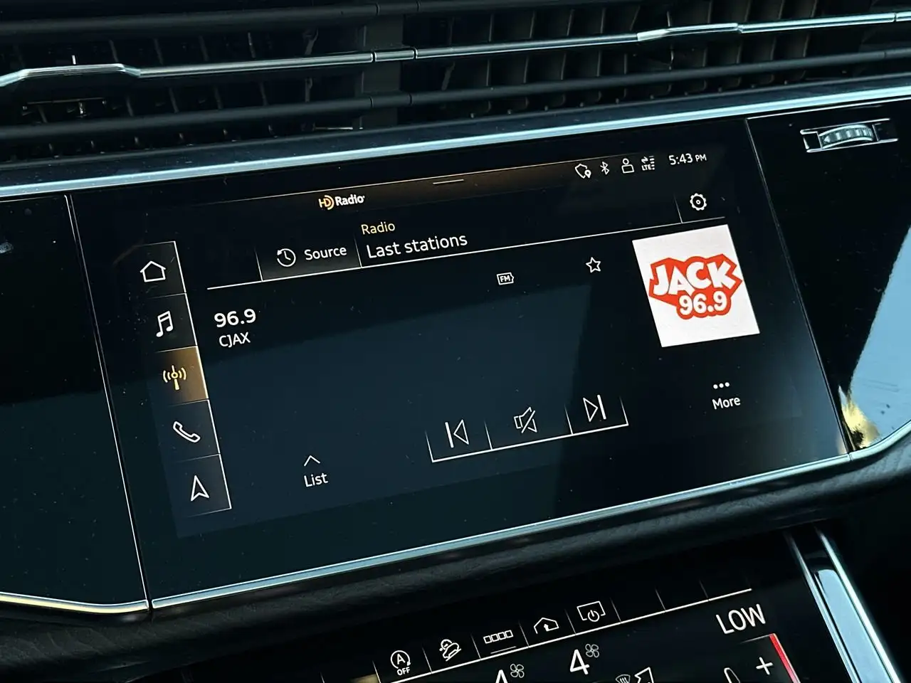 Audi Q7 - Image 24