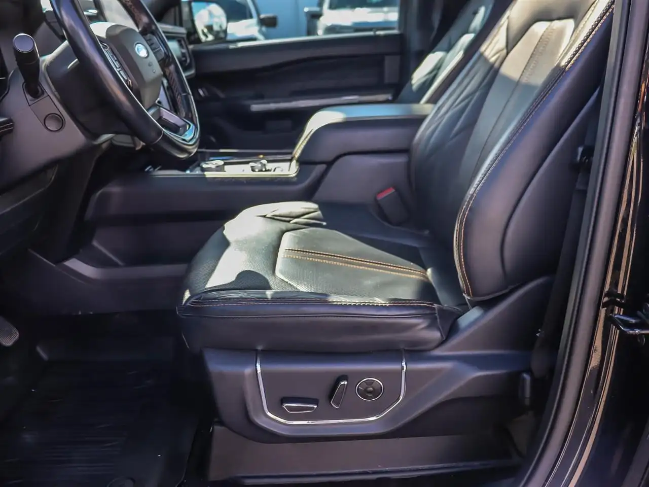 Ford Expedition - Image 10
