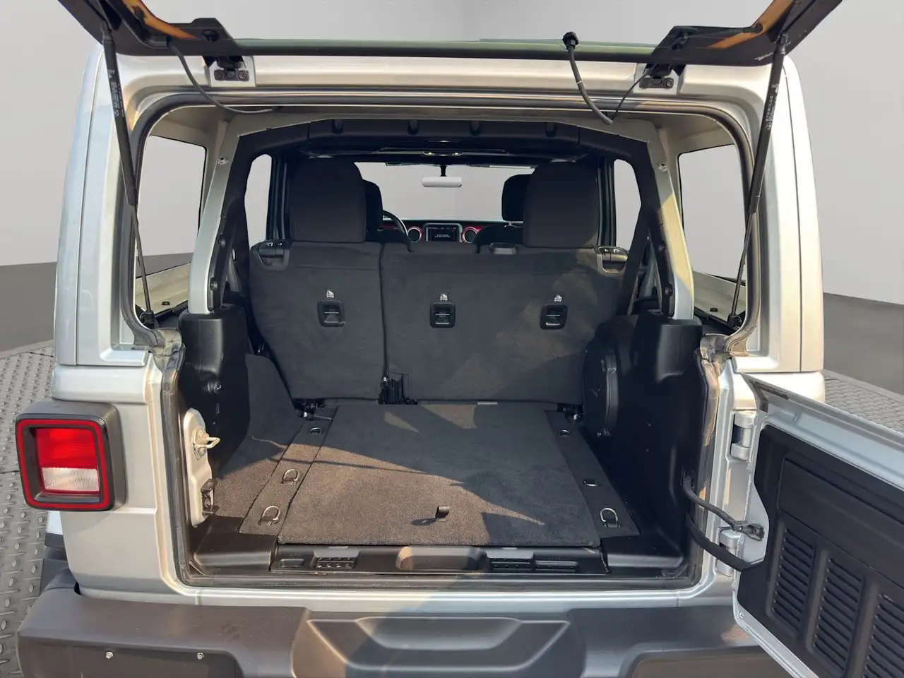 Jeep Wrangler - Image 8
