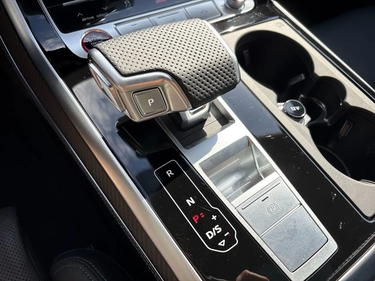 Audi SQ8 - Image 27