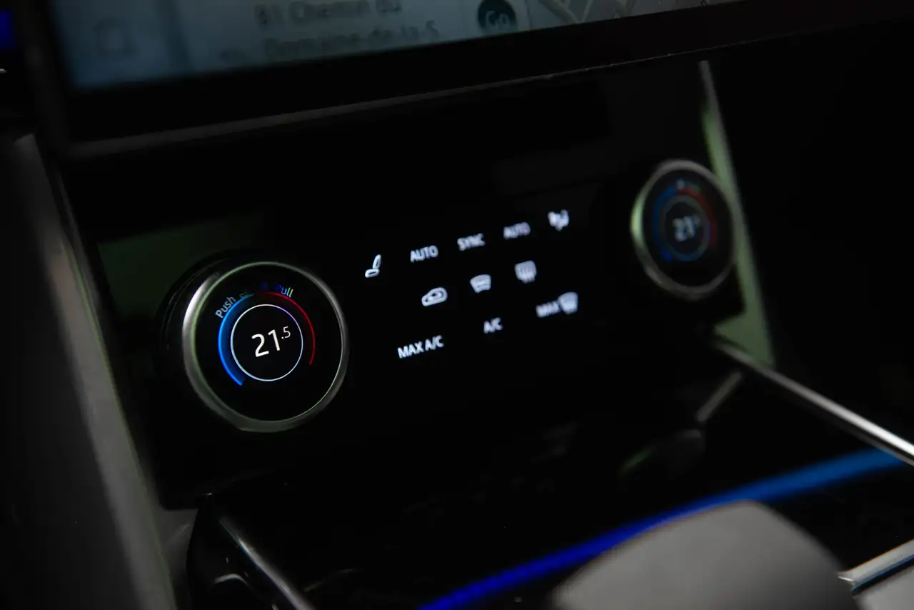 Land Rover Range Rover - Image 10