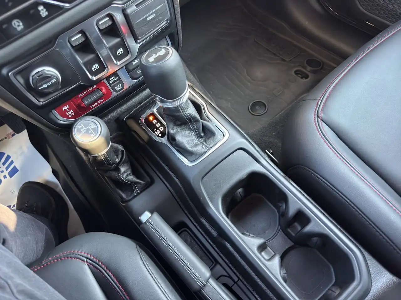 Jeep Wrangler - Image 15