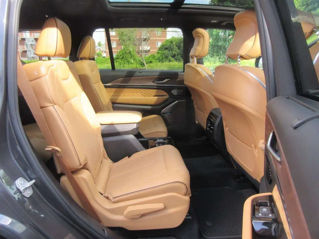 Jeep Grand Cherokee - Image 26