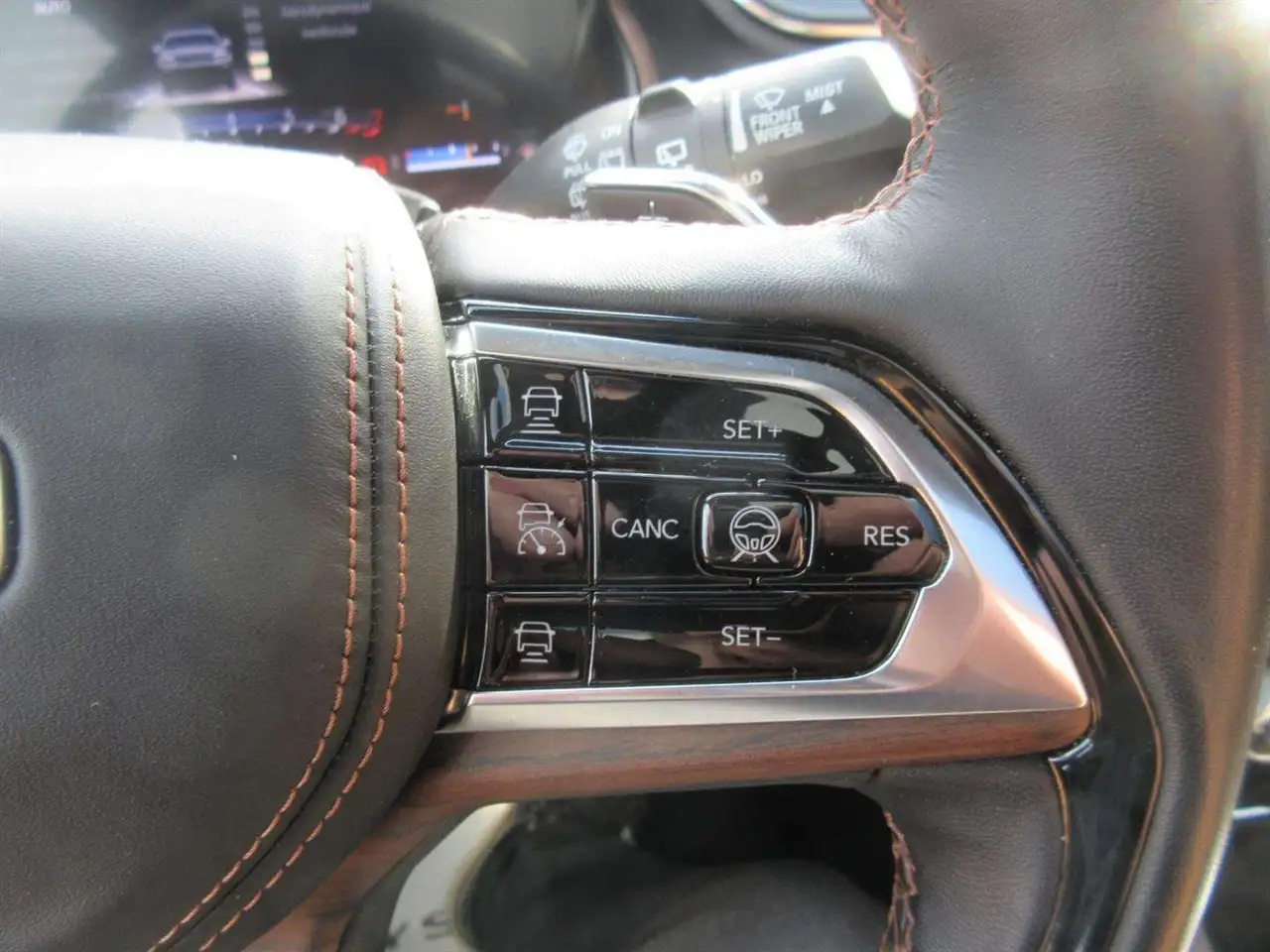 Jeep Grand Cherokee - Image 31