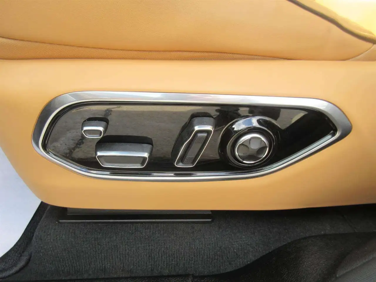 Jeep Grand Cherokee - Image 21