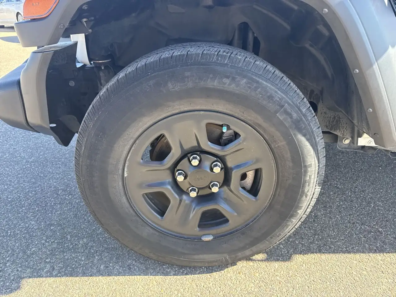 Jeep Wrangler - Image 17