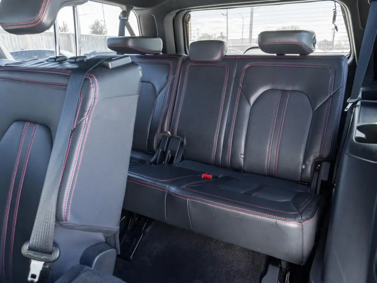 Ford Expedition - Image 29