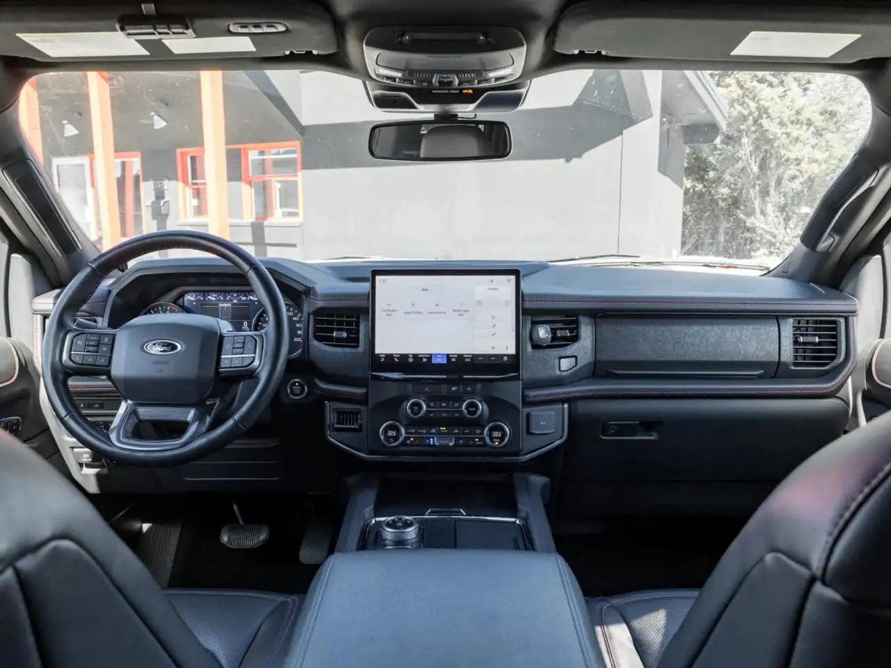 Ford Expedition - Image 30