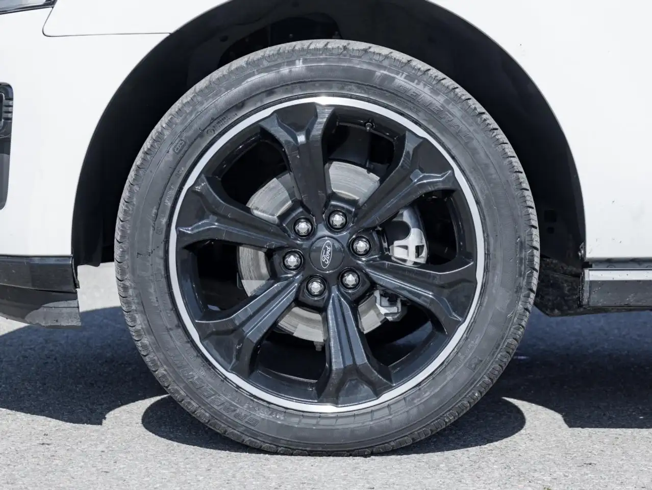 Ford Expedition - Image 6