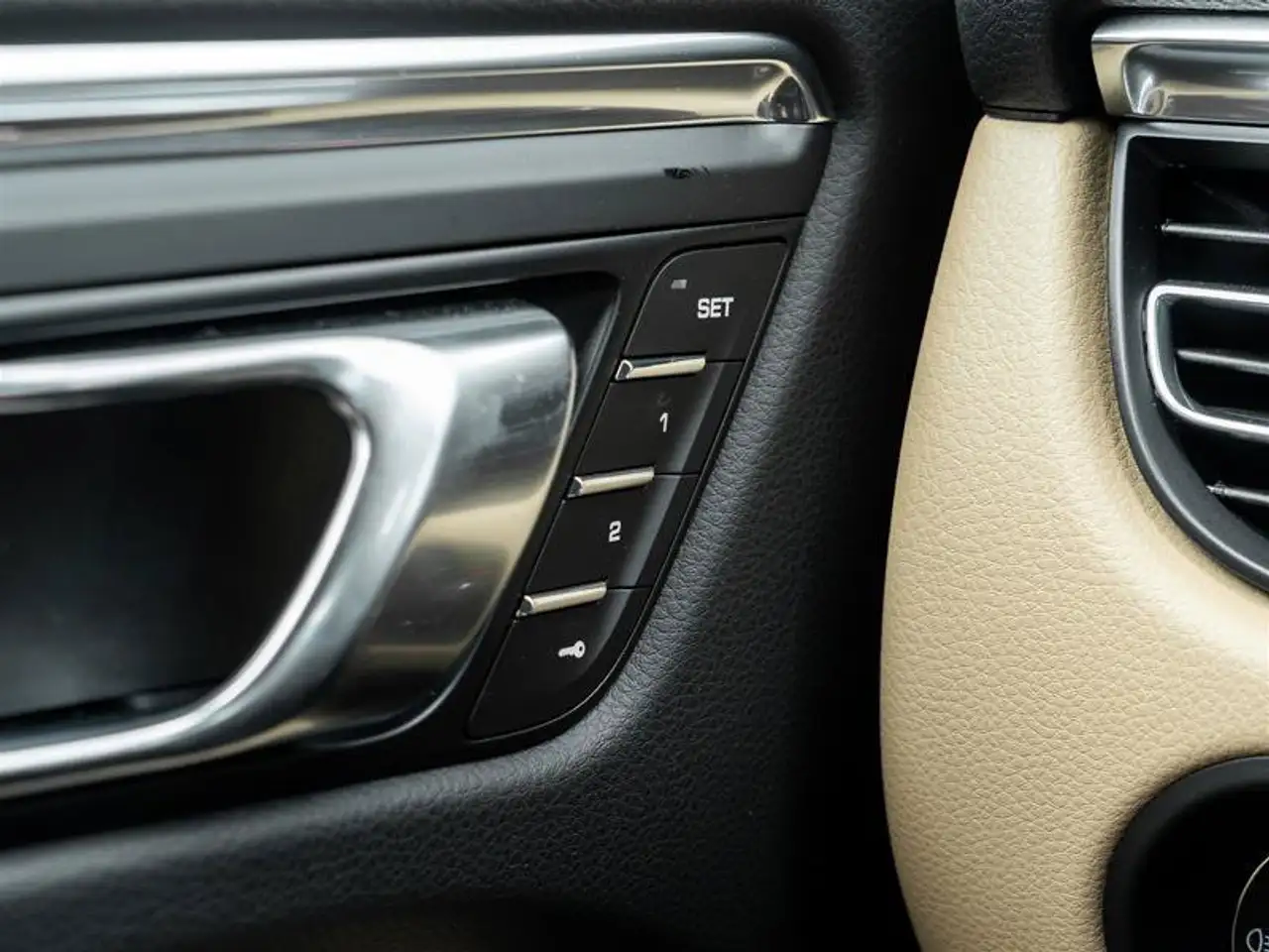 Porsche Macan - Image 22
