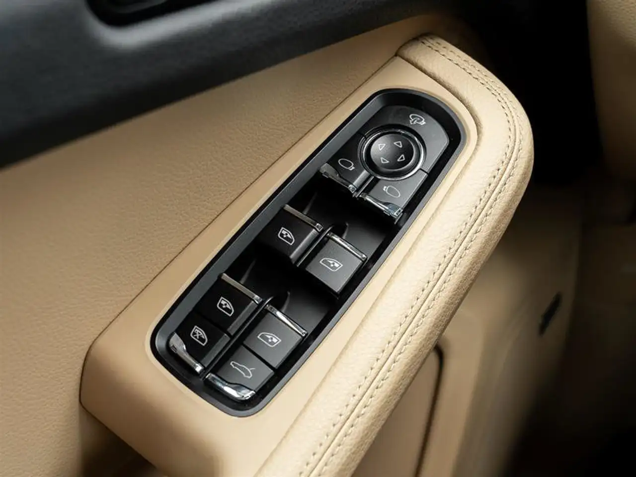 Porsche Macan - Image 23