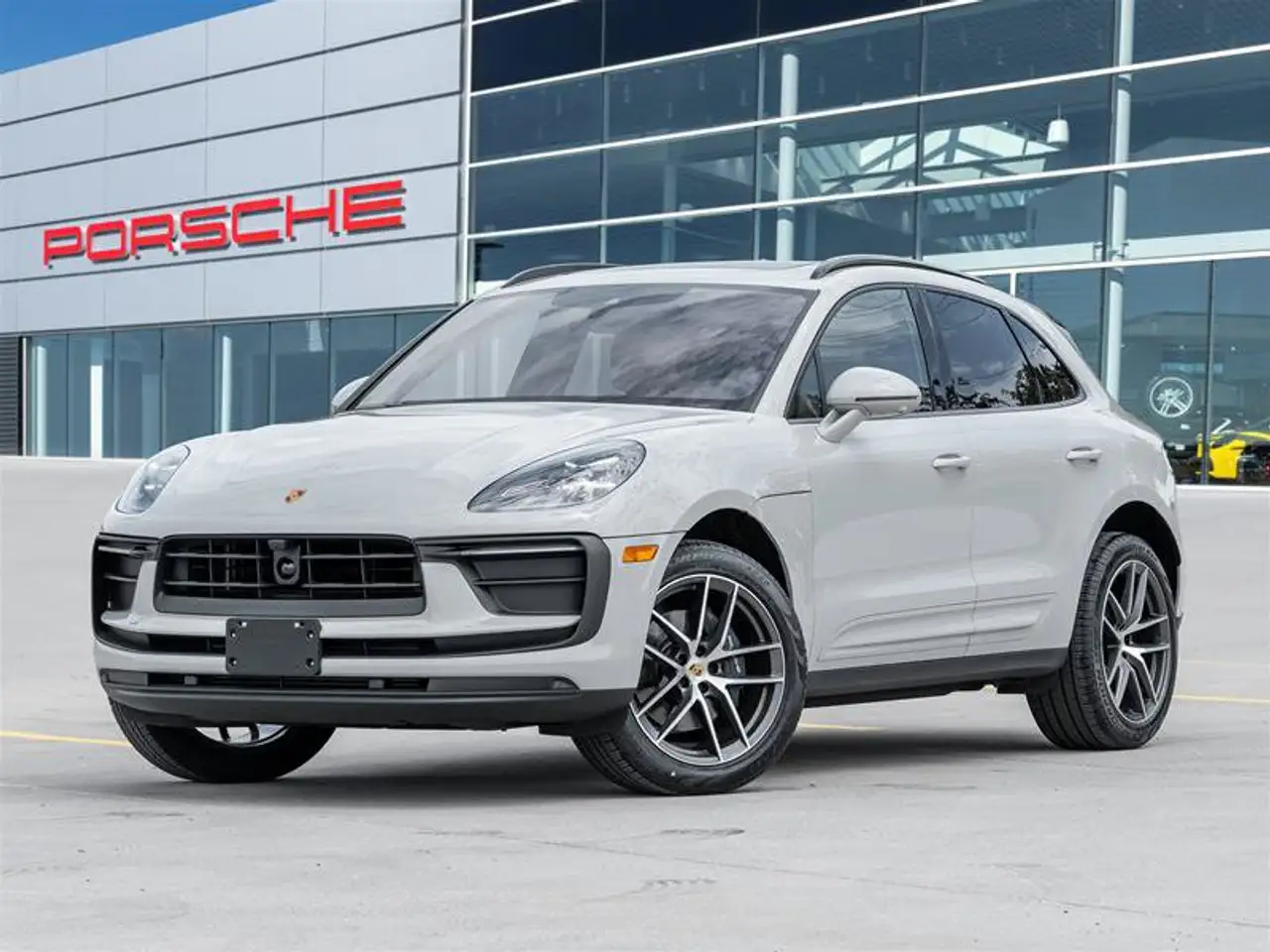 Porsche Macan - Image 1