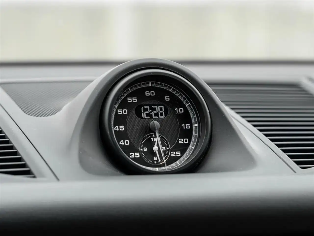 Porsche Macan - Image 31