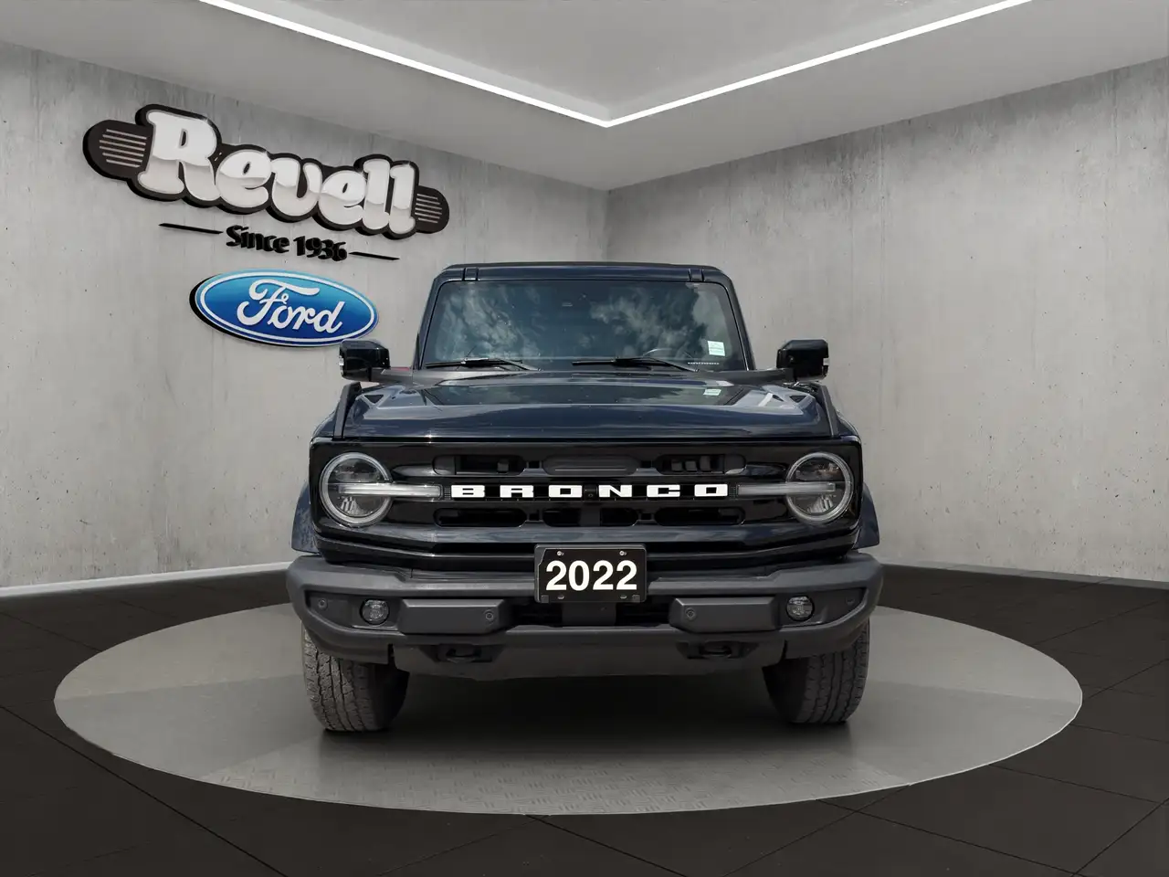 Ford Bronco - Image 2
