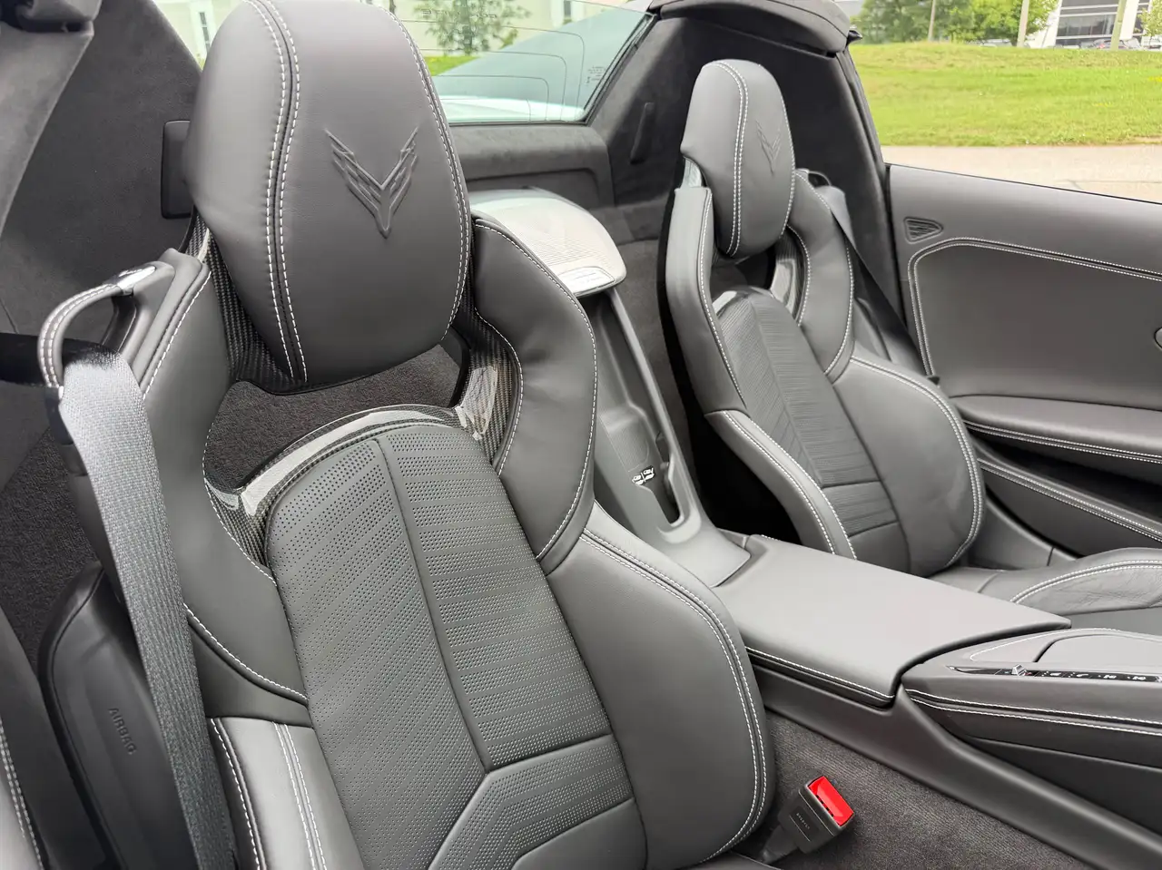 Chevrolet Corvette - Image 11
