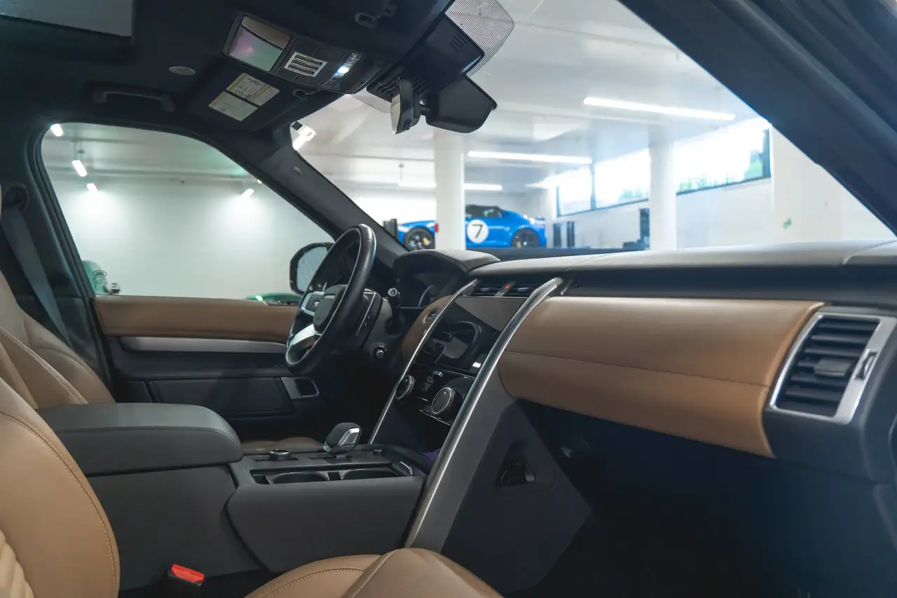 Land Rover Discovery - Image 13