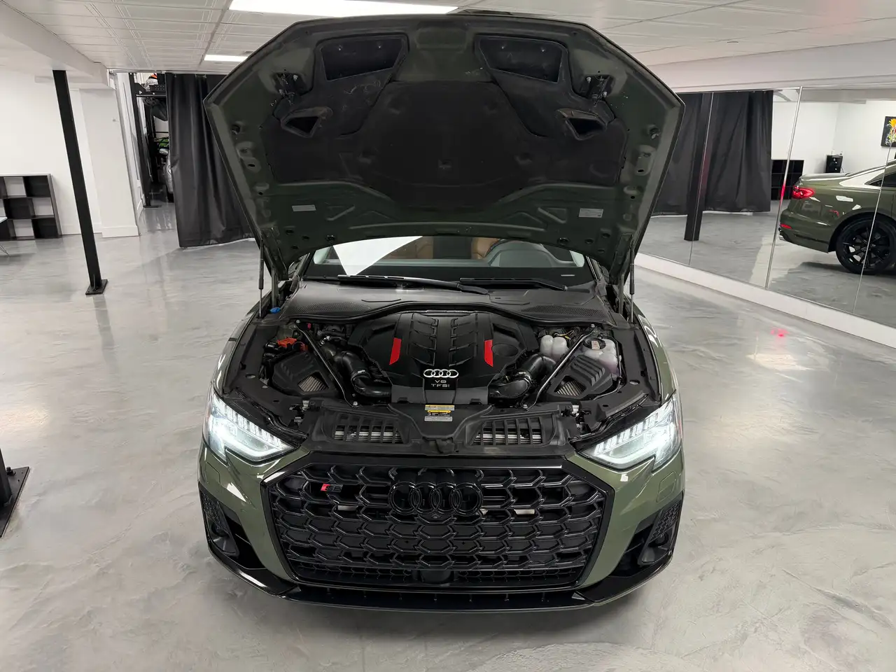 Audi S8 - Image 10