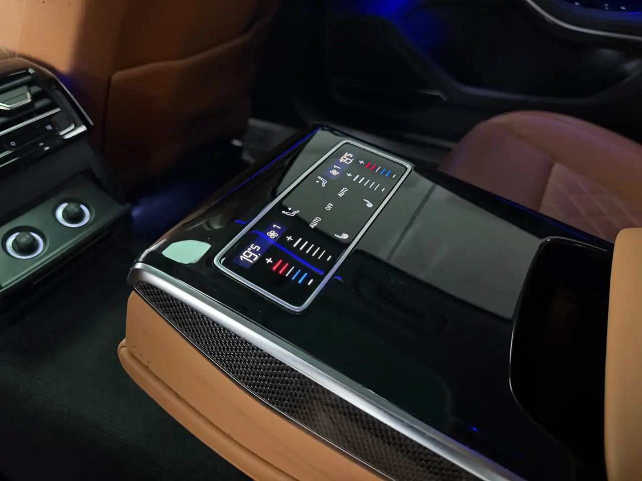 Audi S8 - Image 28
