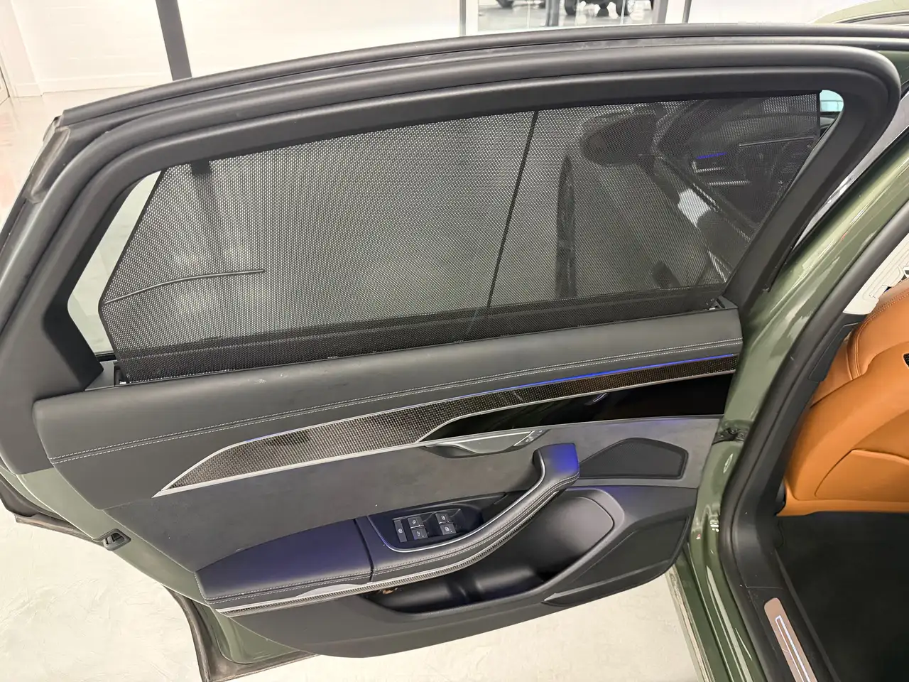 Audi S8 - Image 26