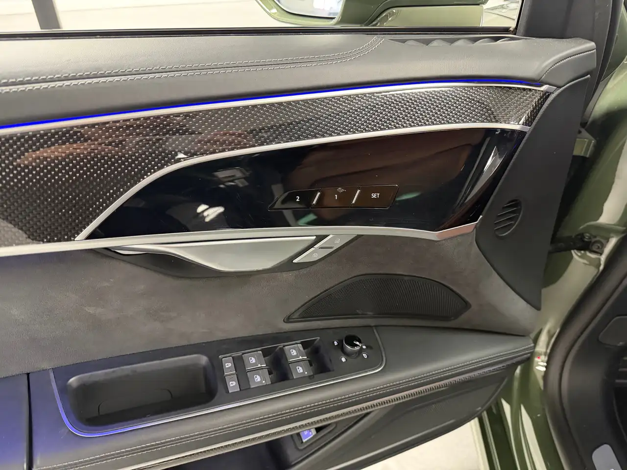 Audi S8 - Image 15