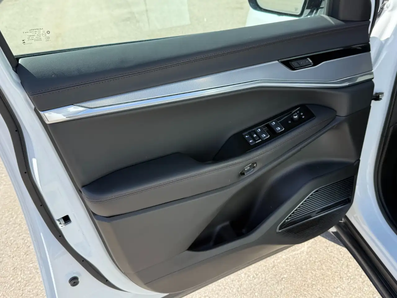 Jeep Wagoneer S - Image 10