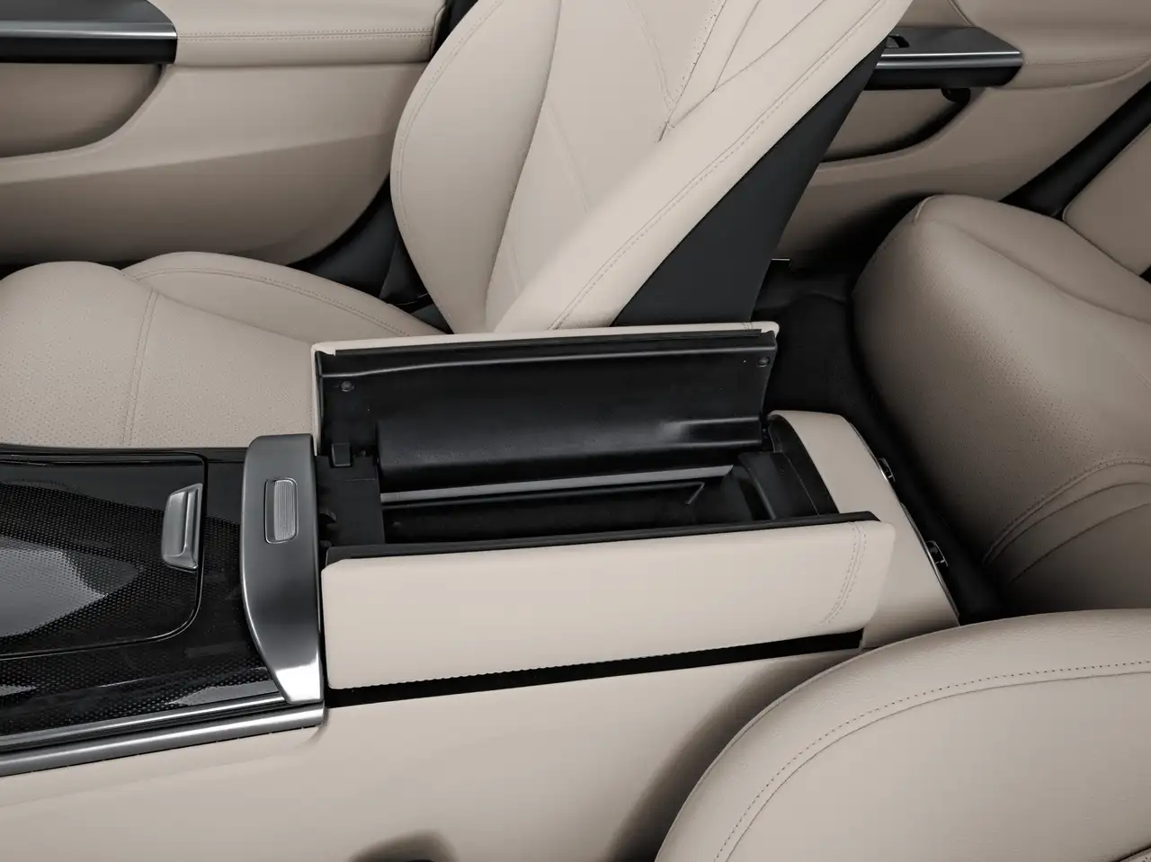 Mercedes-Benz C-Class - Image 10